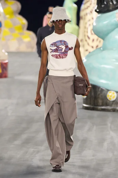 Look 19